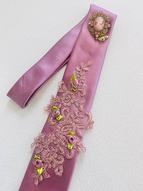 Vintage Rose Cameo Tie (Mauve)